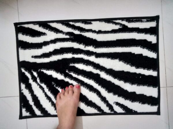 Black & White anti skid Footmat